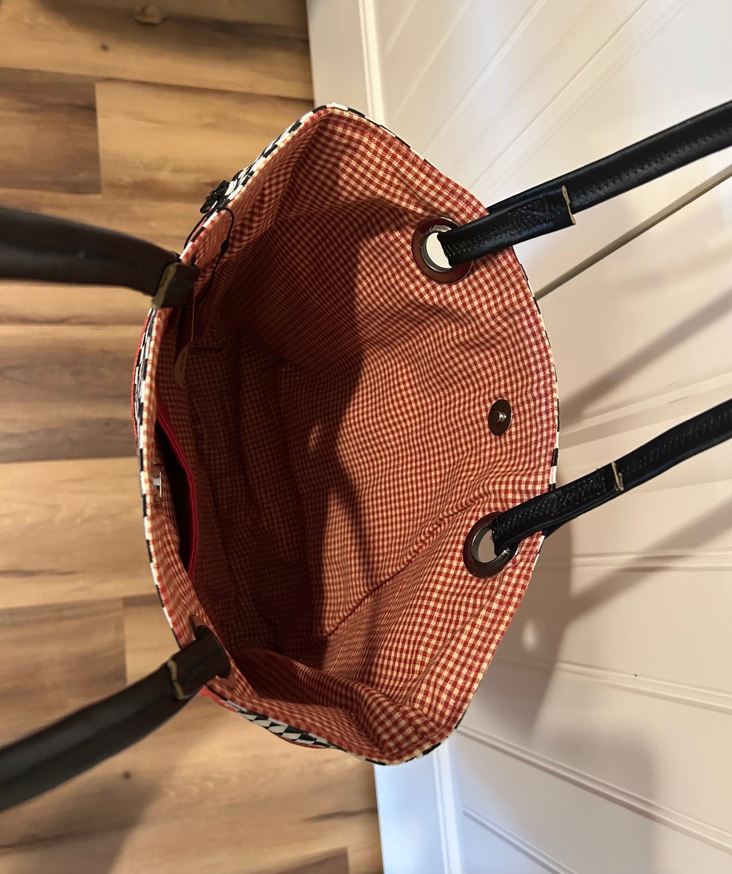 Giraffe Tote Bag with Black & white check